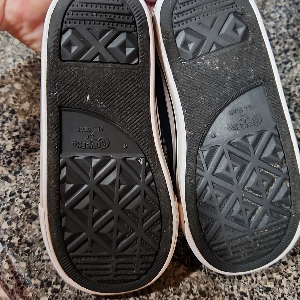 Converse all star slip on toddler size 9 shoes great condition